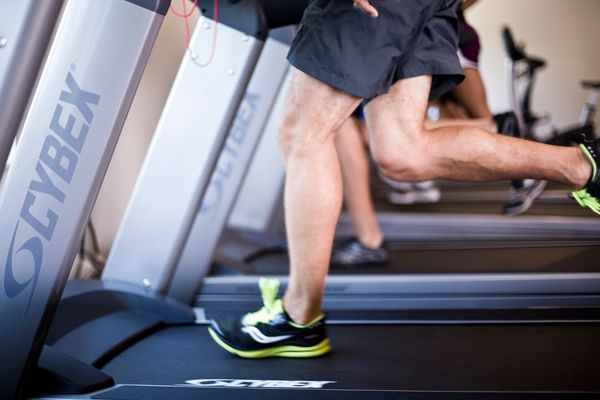 male-legs-treadmill-running-resized-600