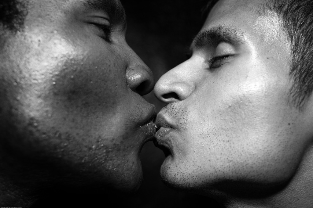 Kiss: Sean Chappin + Juan Valdez / 20100117.7D.02121.P1.L1.BW /